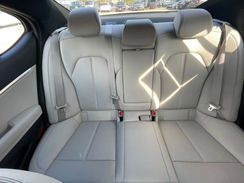 Used 2024 Genesis G70 2.5T image 38