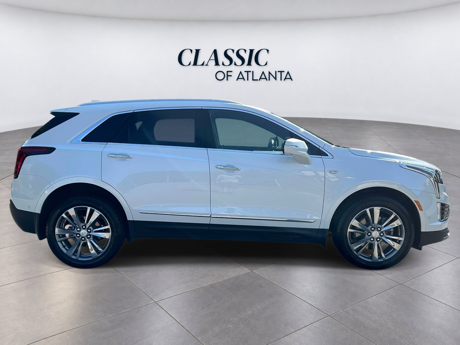 Certified 2025 Cadillac XT5 Premium Luxury w/ Technology Package FWD image 6