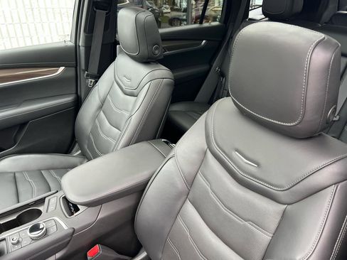 Used 2024 Cadillac XT6 Premium Luxury w/ Platinum Package AWD/4WD image 11