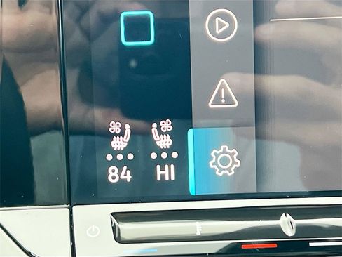 Used 2024 Volkswagen Atlas Peak Edition SE image 19