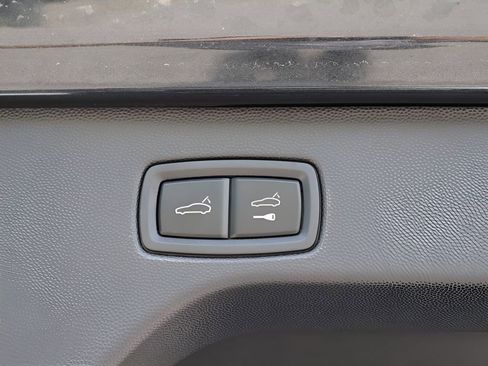 Used 2025 Porsche Macan 4 Electric AWD/4WD image 19