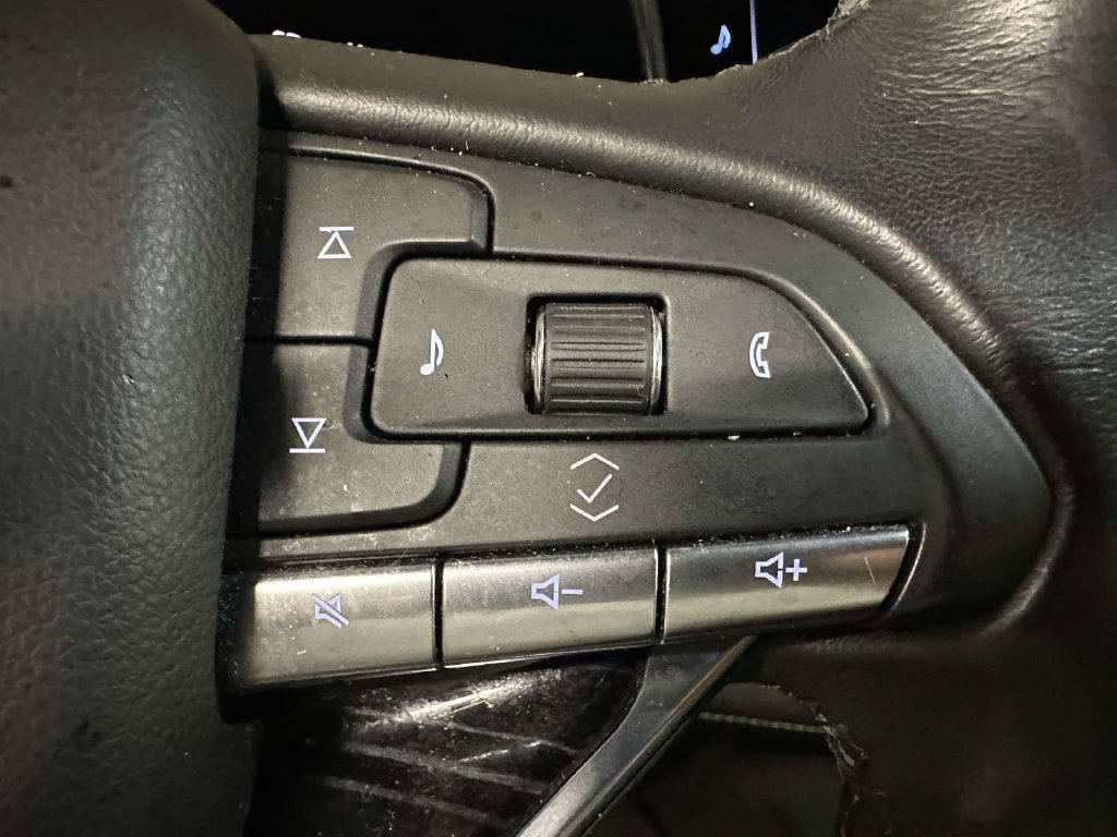Certified 2022 Cadillac Escalade ESV Sport w/ Touring Package AWD/4WD image 32