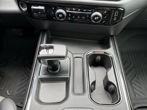 Used 2022 Chevrolet Silverado 1500 ZR2 w/ Technology Package image 28