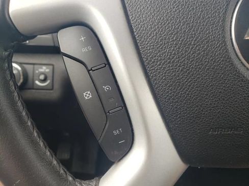 Used 2011 Chevrolet Traverse LT FWD image 28