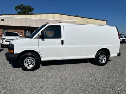 Used 2020 Chevrolet Express 3500 w/ Driver Convenience Package RWD image 15