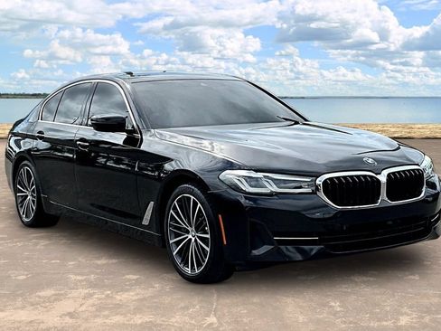 Used 2021 BMW 530i w/ Premium Package RWD image 3
