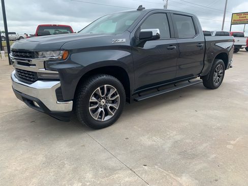 Used 2019 Chevrolet Silverado 1500 LT w/ Texas Edition image 3