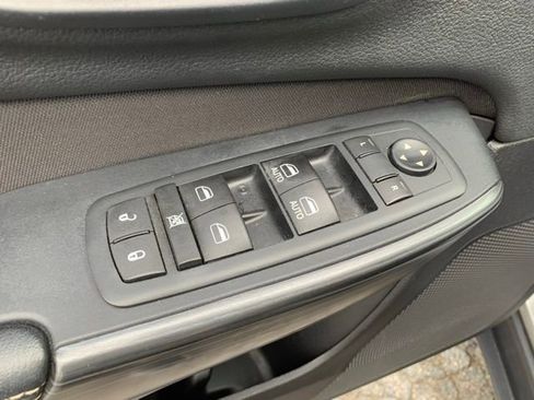 Used 2016 Jeep Cherokee Latitude w/ Comfort & Sound Group image 10