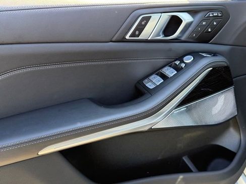Used 2025 BMW X7 M60i image 18