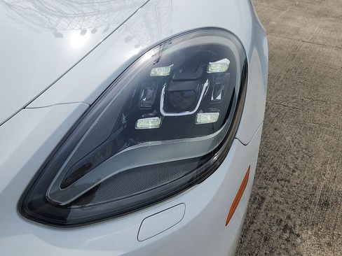 Used 2019 Porsche Panamera 4 image 9