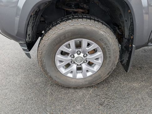 Used 2017 Toyota Tacoma SR5 w/ Tow Package image 11