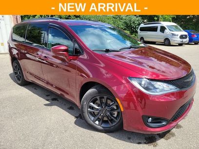 Used 2020 Chrysler Pacifica Touring-L w/ Advanced Safetytec Group