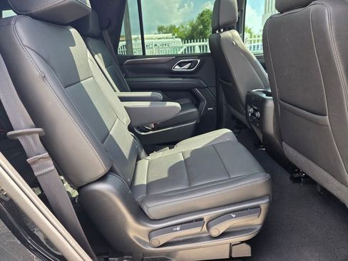 Certified 2022 Chevrolet Tahoe Z71 w/ Luxury Package AWD/4WD image 17