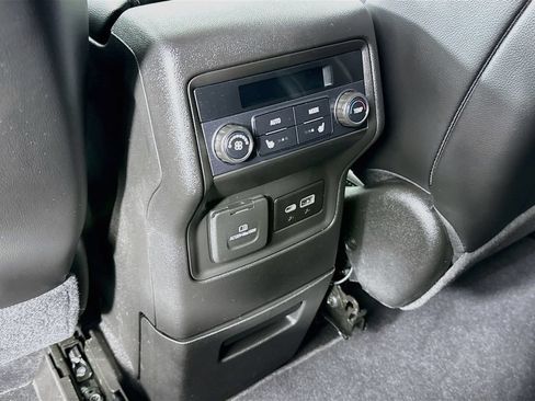 Used 2021 GMC Acadia SLT w/ Technology Package AWD/4WD image 29
