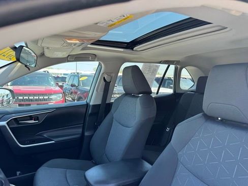 Used 2021 Toyota RAV4 XLE w/ Convenience Package AWD/4WD image 19