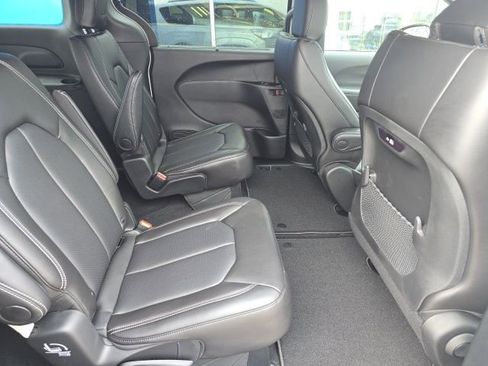 New 2026 Chrysler Pacifica Select AWD/4WD image 5