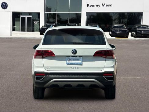 Used 2023 Volkswagen Taos SE w/ Panoramic Sunroof Package FWD image 5