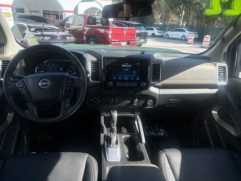 Used 2022 Nissan Frontier SV w/ Technology Package image 13