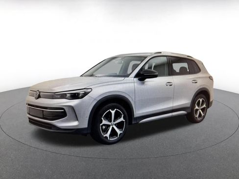 Used 2026 Volkswagen Tiguan SE AWD/4WD image 7