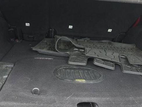 Used 2016 Jeep Wrangler Unlimited Rubicon image 14