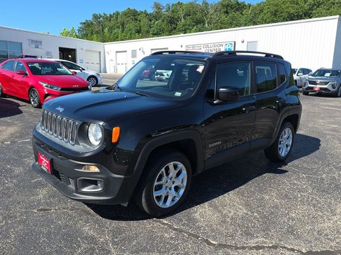 Used 2017 Jeep Renegade Latitude AWD/4WD image 4