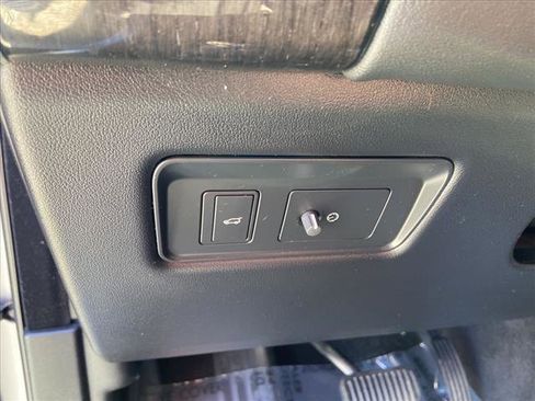 Used 2020 Land Rover Range Rover Sport SE image 17