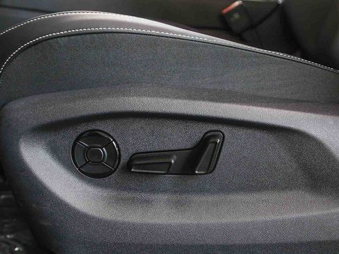 New 2025 Volkswagen Tiguan SE image 21