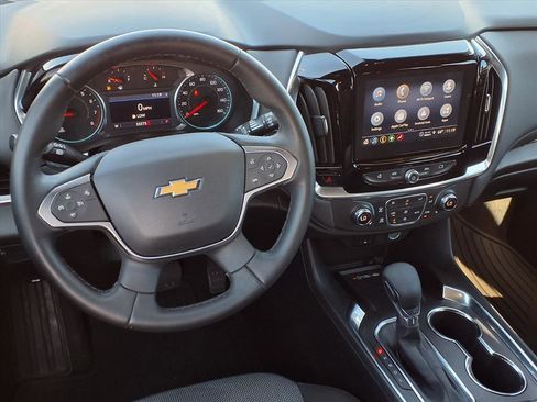 Used 2023 Chevrolet Traverse LT image 13