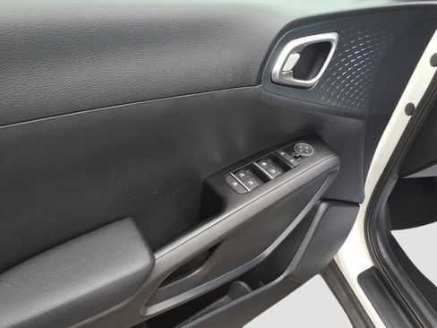 Used 2023 Kia Soul EX image 15