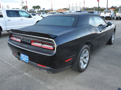 Used 2019 Dodge Challenger SXT image 5