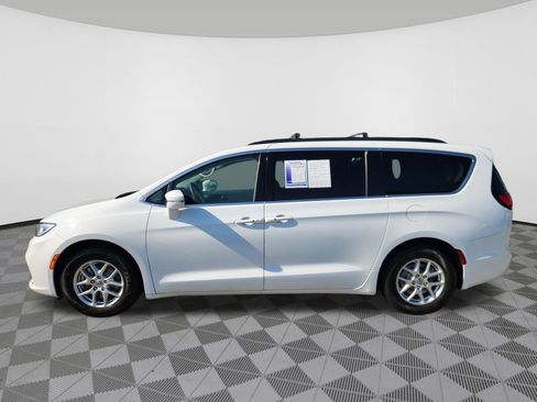 Used 2022 Chrysler Pacifica Touring-L FWD image 5