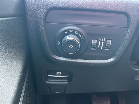 Used 2022 Jeep Grand Cherokee Limited image 27