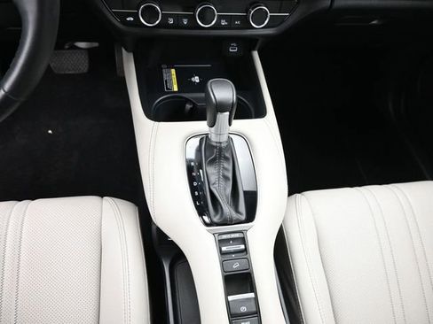 Used 2024 Honda HR-V EX-L image 32