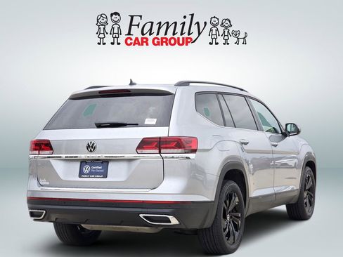 Used 2023 Volkswagen Atlas SE w/ Panoramic Sunroof Package image 4
