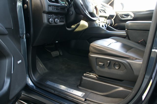 Used 2022 Chevrolet Suburban RST w/ Sport Performance Package AWD/4WD image 16