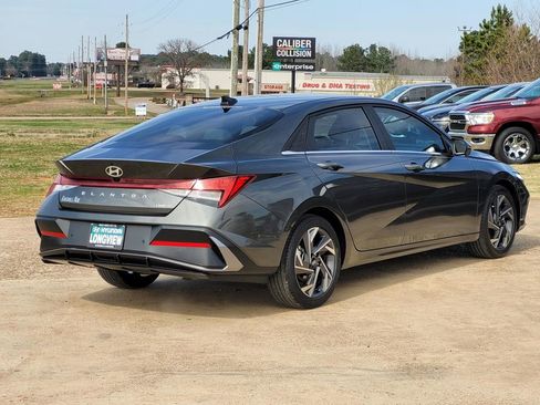 Used 2024 Hyundai Elantra Limited image 4