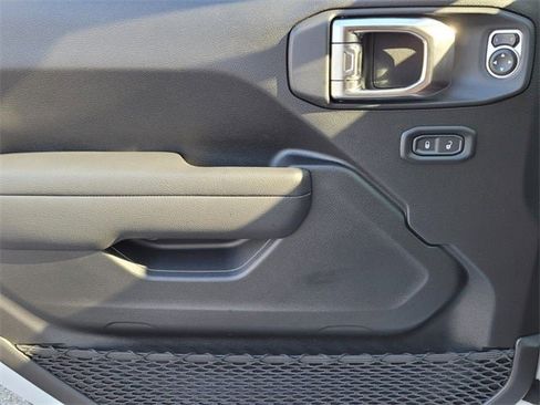 New 2025 Jeep Gladiator Rubicon w/ Convenience Group image 25