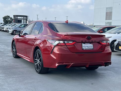 Used 2022 Toyota Camry SE w/ Carpet Mat Package (TMS) image 4
