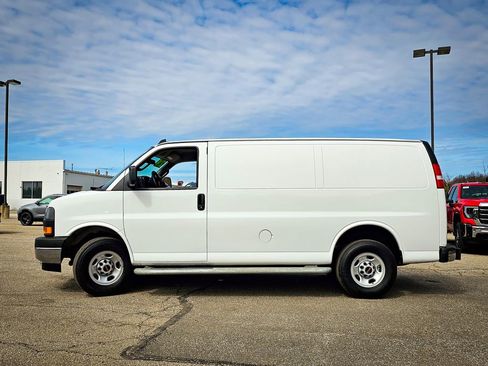 Used 2024 GMC Savana 2500 w/ Driver Convenience Package RWD image 6