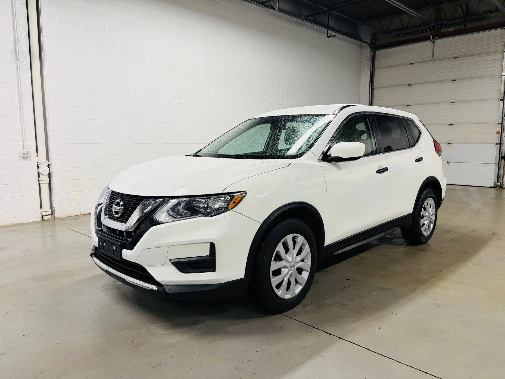 Used 2017 Nissan Rogue S FWD image 2