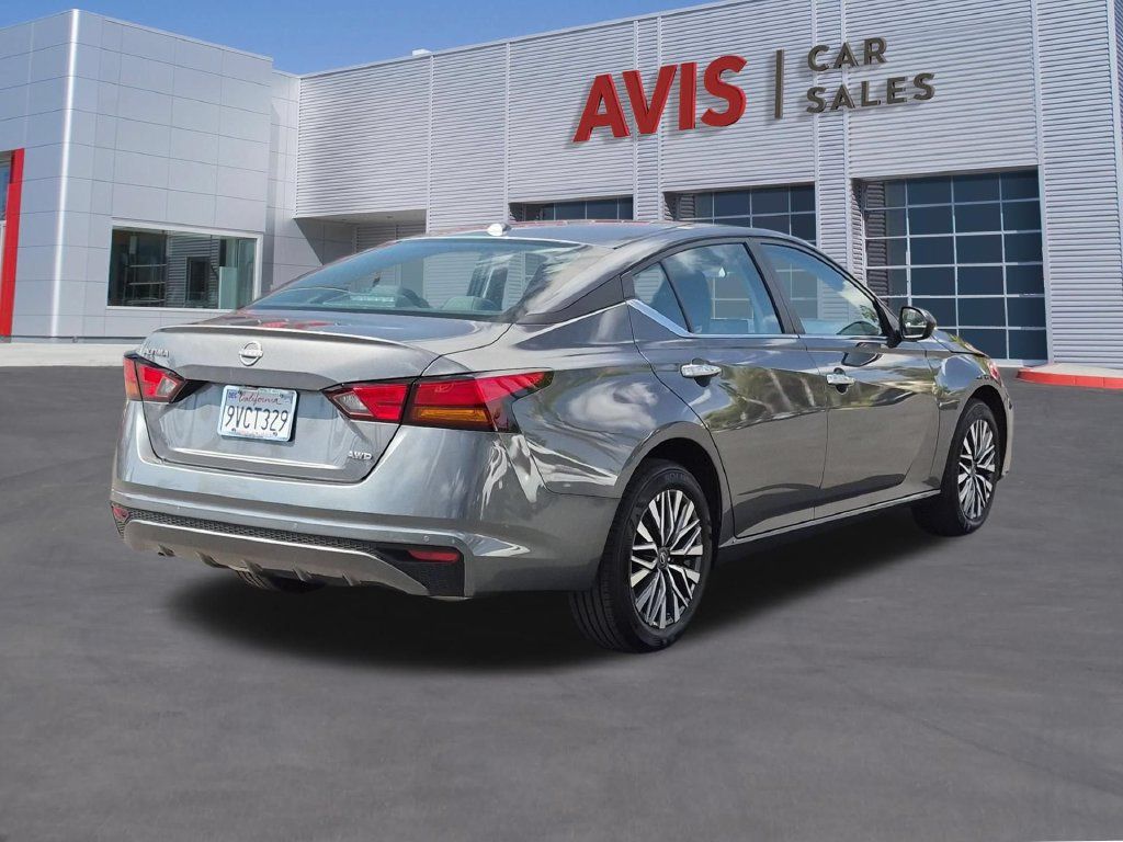 Used 2025 Nissan Altima 2.5 SV AWD/4WD image 6