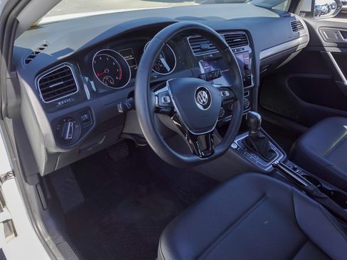 Used 2019 Volkswagen Golf SE FWD image 9