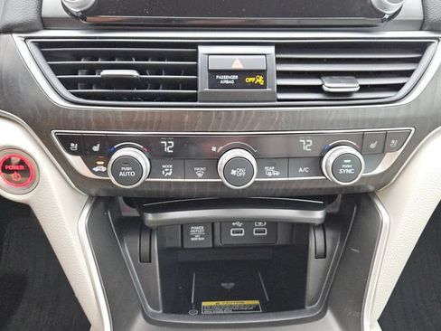 Used 2022 Honda Accord Touring image 10