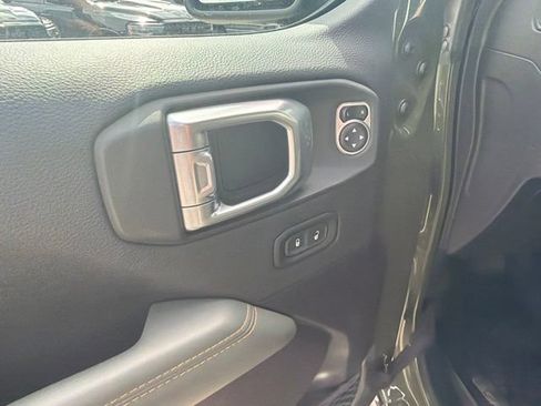 Used 2024 Jeep Gladiator Mojave AWD/4WD image 18