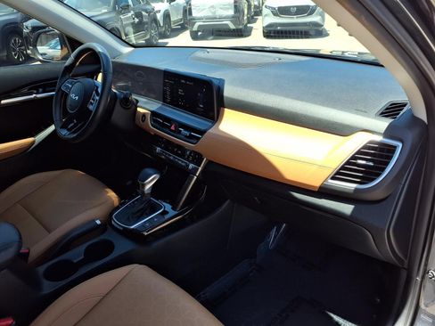 Used 2024 Kia Seltos EX FWD image 22