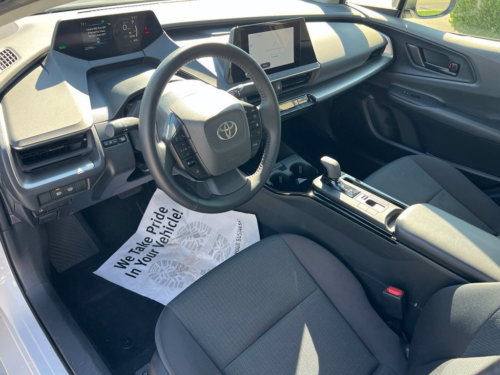 Used 2025 Toyota Prius LE FWD image 15