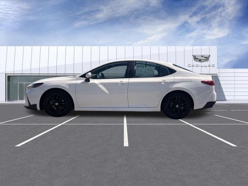 Used 2025 Toyota Camry SE FWD image 5