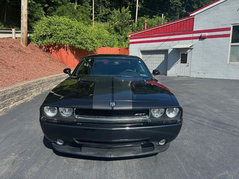 Used 2009 Dodge Challenger SRT8 w/ SRT Option Group II RWD image 8