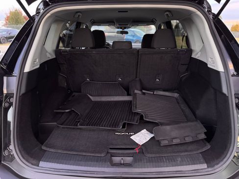 Used 2023 Nissan Rogue S image 33