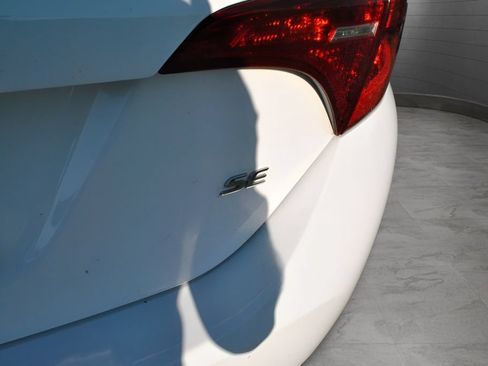 Used 2019 Toyota Corolla SE FWD image 27